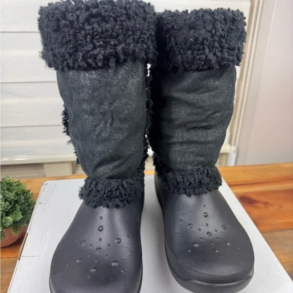 Crocs Womens Nadia Boots Black Faux Sherpa Fur Lined Rubber Winter Pull On 9 - Picture 2 of 9